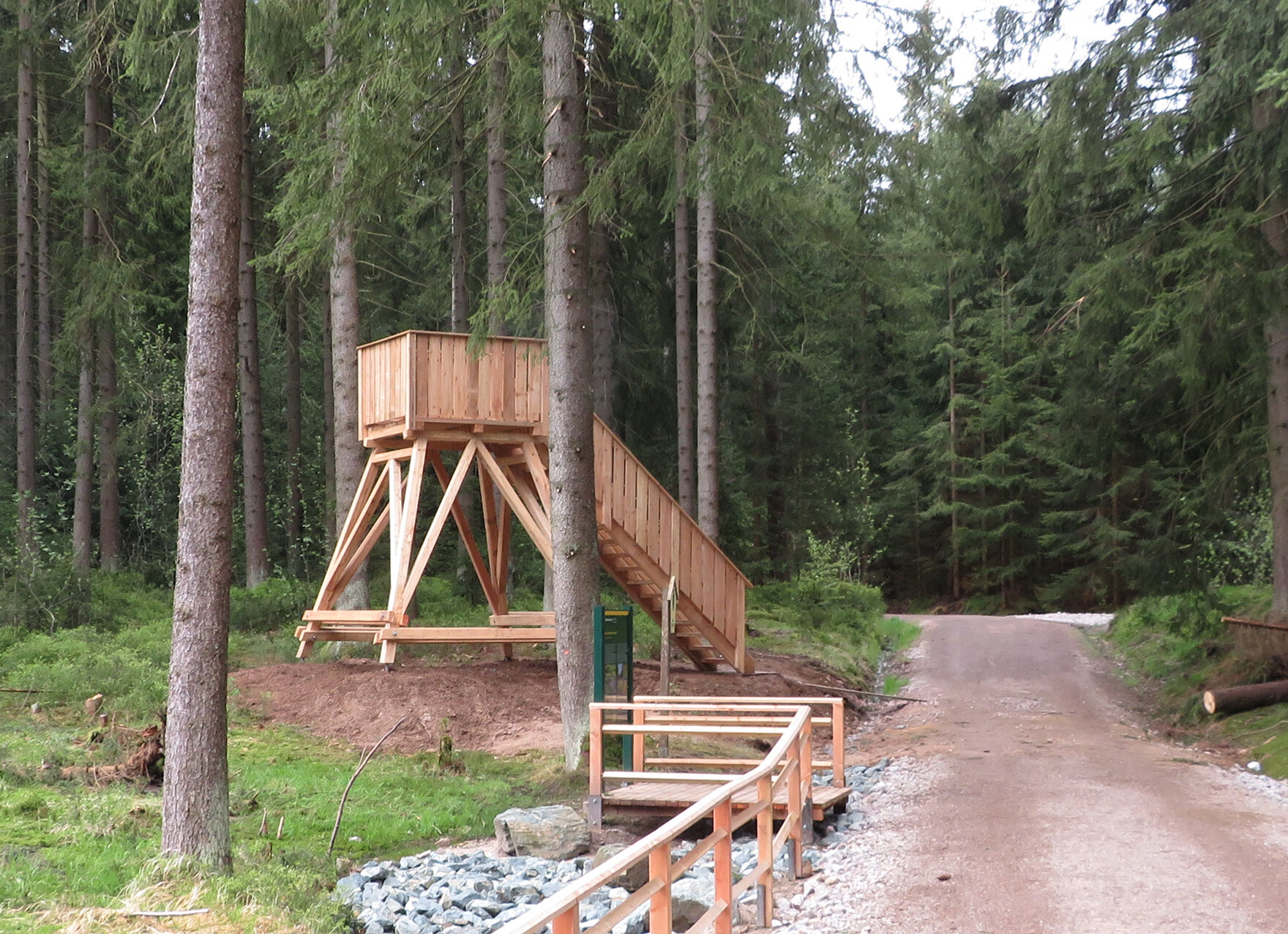 Aussichtsturm am Wegesrand