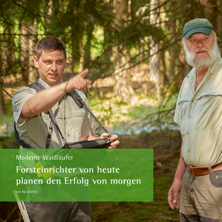 Zwei Forsteinrichter im Wald