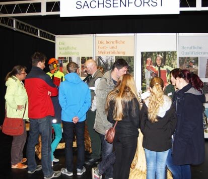 viele Besucher am Sachsenforst-Messestand