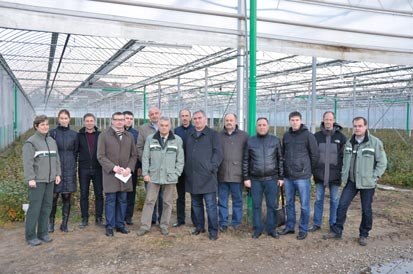 Die Delegation bei der Besichtigung der Folienzeltanlage am Standort Graupa