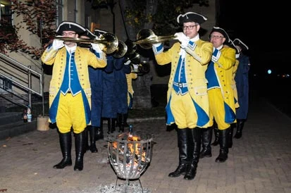 Die Parforcehornbl&auml;ser aus Taura begr&uuml;&szlig;ten die G&auml;ste des Forstballs mit jagdlicher Musik