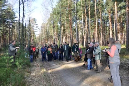 Holm Karra&szlig; (links) mit G&auml;sten der Veranstaltung
