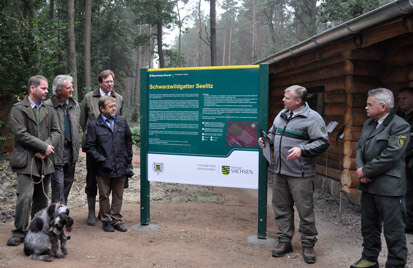 Die Ehrengäste bei der Eröffnung des Schwarzwildgatters "Seelitz" am 10.09.2015 in Wermsdorf