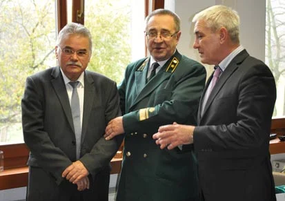 Herr Dr. Musin (Mitte; erster Stellvertreter des Ministers f&uuml;r Forstwirtschaft der Republik Tatarstan) bedankte sich bei Prof. Dr. Hubert Braun 