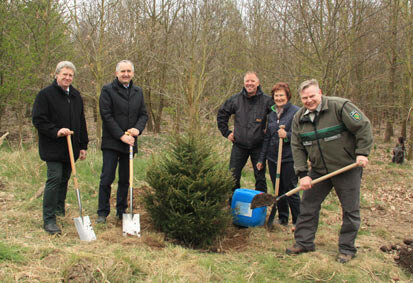 Gruppenfoto mit Baum